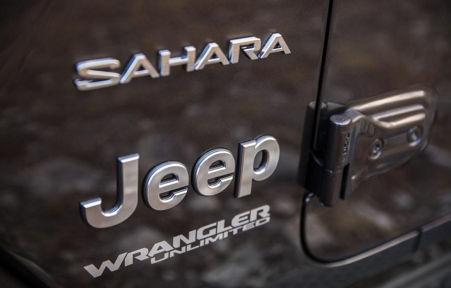 Логотип Jeep Wrangler Unlimited Sahara (JL) 2018 года  (NA) (фото 6 из 52)